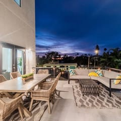 Spacious Beach Retreat, Sleeps 10 | Walk to Gulf