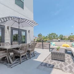 Spacious Beach Retreat, Sleeps 10 | Walk to Gulf
