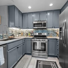 Elegant Touches Home for 6 w/Covered Free Parking