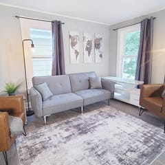 Pet Friendly Apt w/backyard near Downtown