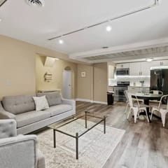 Historic Mansion Apt 3 in Downtown w/Free Parking