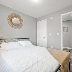 Downtown Apt w Free Parking by Electric Works!