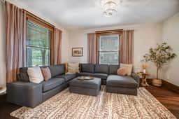Pet/Family Friendly Home for 9+ - Image 4