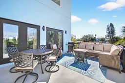 Family Beach Home, Sleeps 10, Short Walk to Gulf - Image 2