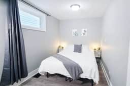 Pet Friendly 2 Bd Apt w/backyard near Downtown - Image 2