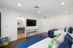 Heatable Pool, Bocce Ball, Coffee, & Putting Green - Image 5