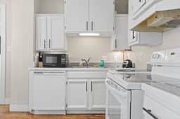 Walkable to Downtown! Home for 7! - Image 4