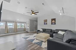 Historic Mansion Penthouse Apt w/CityViews - Image 2