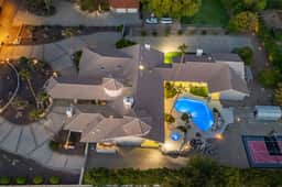 Pickleball Paradise Villa, Sleeps 22, Heatable Pool - Image 2