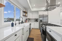 Just a few steps from the Beach w/Free Parking! - Image 4
