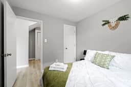 Downtown Apt w Free Parking near Electric Works - Image 5