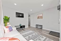 Downtown Apt w Free Parking by Electric Works! - Image 5
