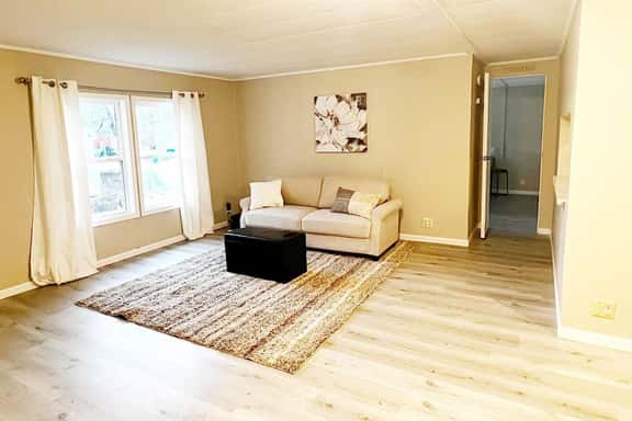 Home w/Master King Suite And Garage - Image 1