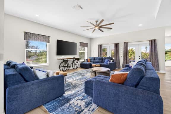 Family Beach Home, Sleeps 10, Short Walk to Gulf - Image 1