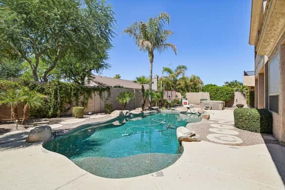 Spacious Villa w/Heatable Pool & Jacuzzi Sleeps 14 - Image 1