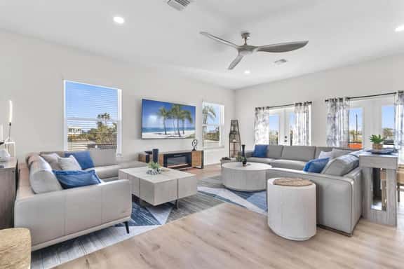 3 Blocks to Redington Beach | Sleeps 10, 6BR - Image 1