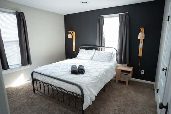 2 Cozy & Stylish Queen Beds in Fort Wayne - Image 1