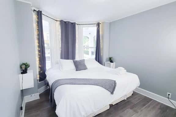 Pet Friendly 2 Bd Apt w/backyard near Downtown - Image 1