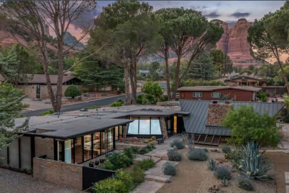 Grand Desert Jewel: Hot Tub, Views & Sauna - Image 1