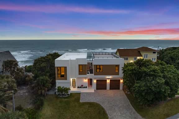 Melbourne Oasis: Beach access, pool & rooftop deck - Image 1