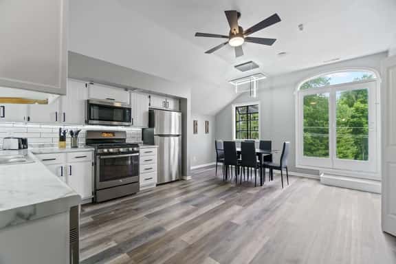 Historic Mansion Penthouse Apt w/CityViews - Image 1