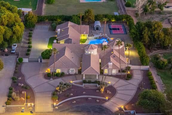 Pickleball Paradise Villa, Sleeps 22, Heatable Pool - Image 1