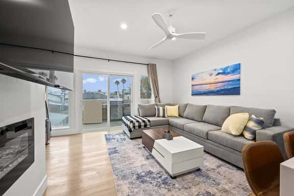 Just a few steps from the Beach w/Free Parking! - Image 1