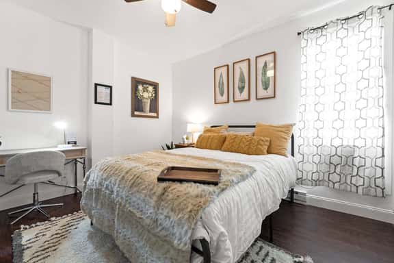 Brickhouse Apt w/Free Parking - Image 1