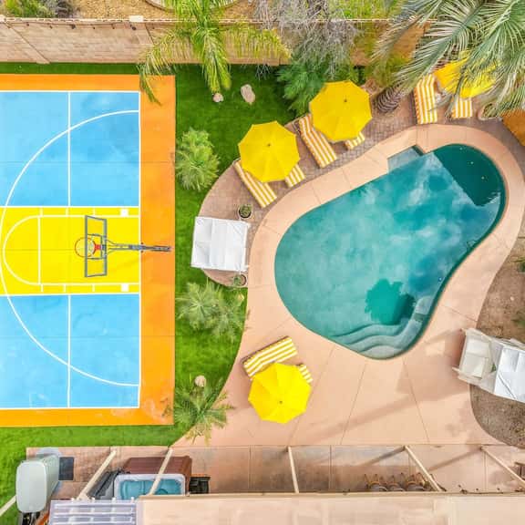Heated Pool, Spa, Sauna, Mini Golf, Pickleball - Image 1