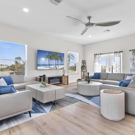 3 Blocks to Redington Beach | Sleeps 10, 6BR - Image 1