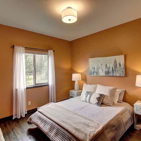 Queen Room, Shared Bath | Near Airport & Glacier NP - Image 1