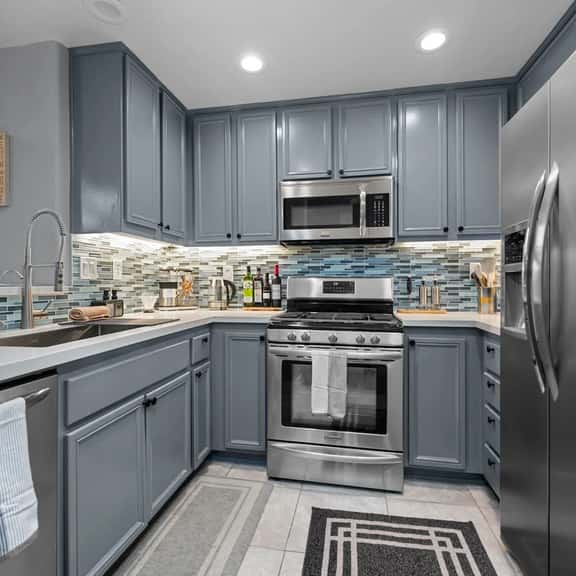 Elegant Touches Home for 6 w/Covered Free Parking - Image 1