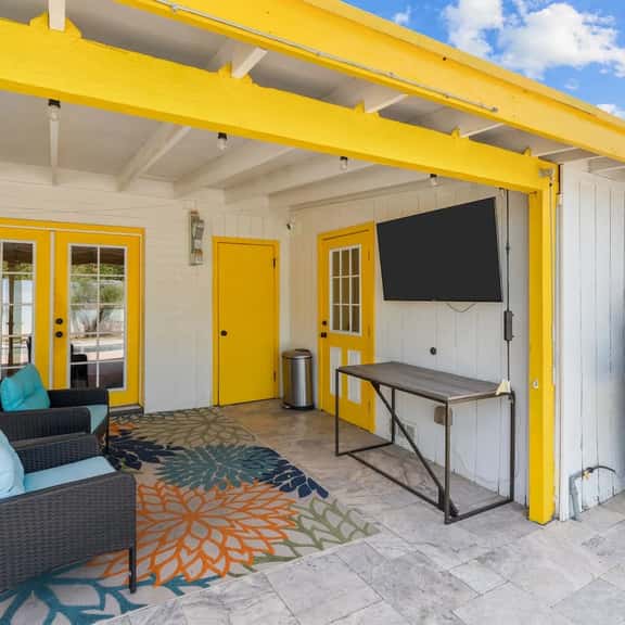 Old Town Oasis • Private Pool • Walk to Nightlife - Image 1