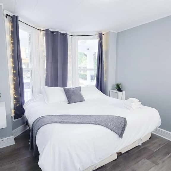 Pet Friendly 2 Bd Apt w/backyard near Downtown - Image 1