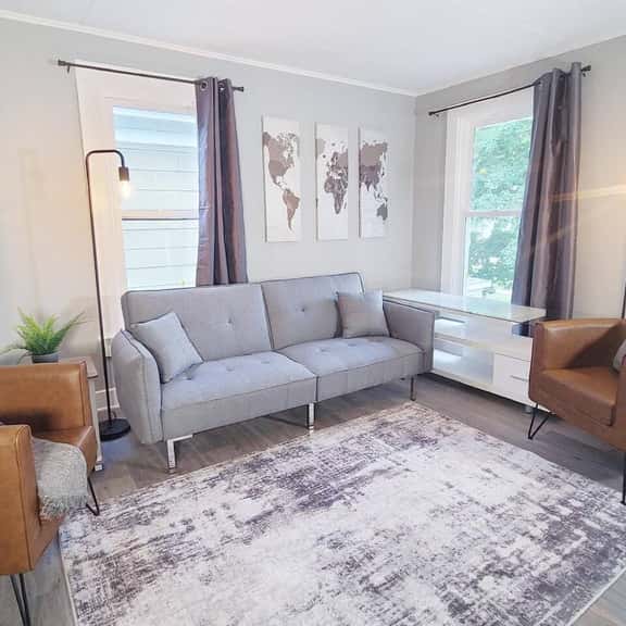 Pet Friendly Apt w/backyard near Downtown - Image 1