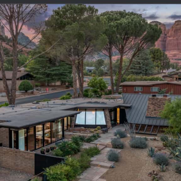 Grand Desert Jewel: Hot Tub, Views & Sauna - Image 1