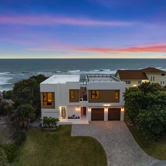Melbourne Oasis: Beach access, pool & rooftop deck - Image 1