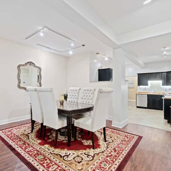 Historic Mansion Apartment 1 W Many Amenities. - Image 1