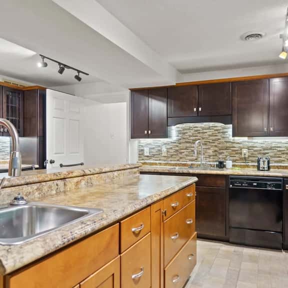 Historic Mansion Apt 4 w/Ping-Pong & Free Parking - Image 1