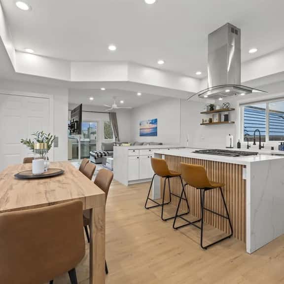 Free Parking! Steps From the Beach! - Image 1