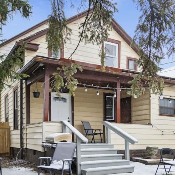 Family Friendly Home for 8 - Image 1
