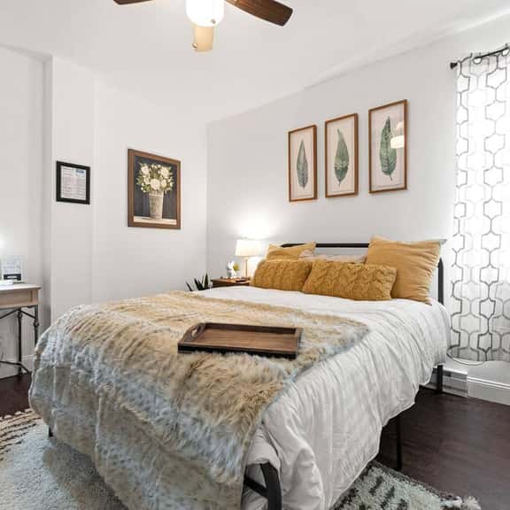 Brickhouse Apt w/Free Parking - Image 1