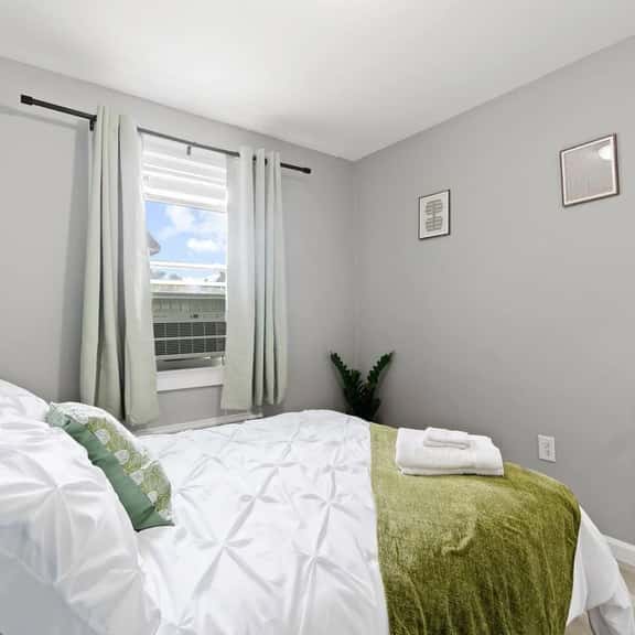 Downtown Apt w Free Parking near Electric Works - Image 1