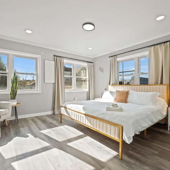 Apt w/King Bed, Free Parking, by Electric Works! - Image 1