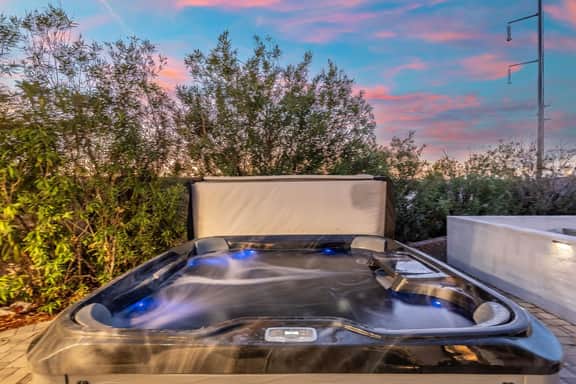 Lux Resort - Pool, Pickleball, Hot Tub, and more! - Image 3