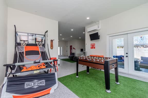 3 Blocks to Redington Beach | Sleeps 10, 6BR - Image 3