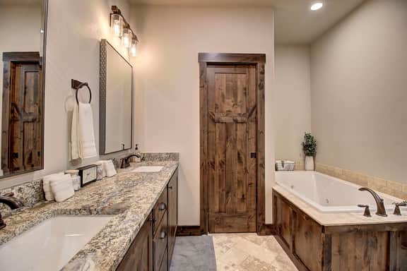 Private King Suite, Ensuite Bath | Kalispell - Image 4