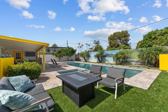 Old Town Oasis • Private Pool • Walk to Nightlife - Image 5