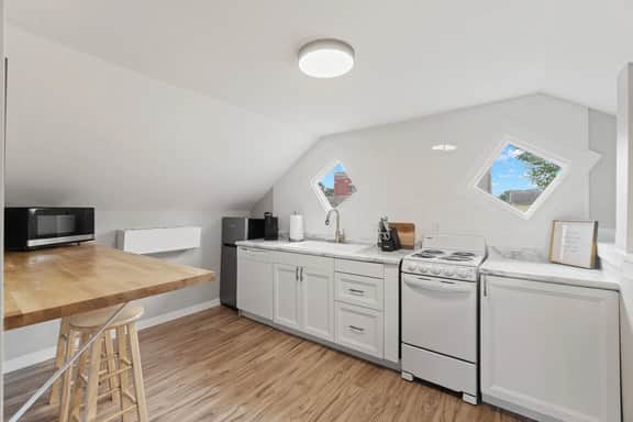 Pet friendly one bedroom Apt near Downtown - Image 2