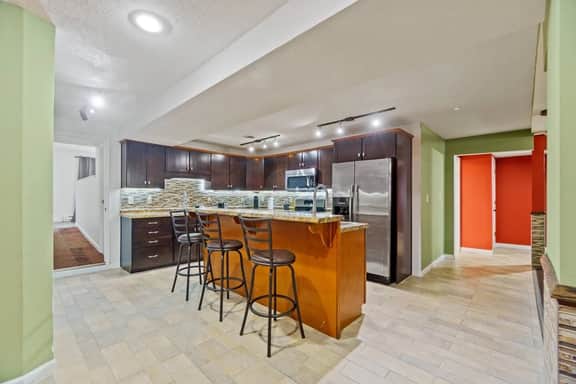 Historic Mansion Apt 4 w/Ping-Pong & Free Parking - Image 2